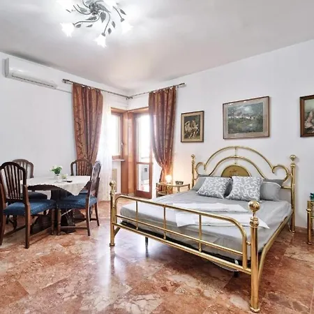 Apt Venice City Гостевой дом Маргера
