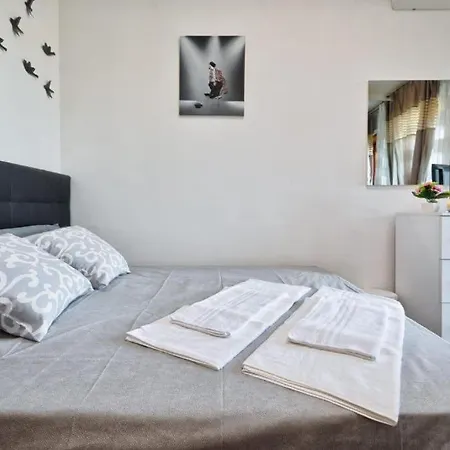 Apt Venice City Гостевой дом *